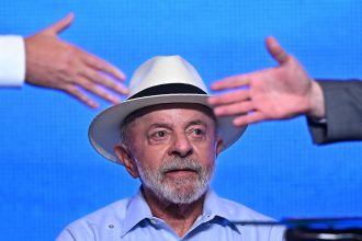 Brasil: Lula comienza radioterapia preventiva por cáncer de piel en campaña