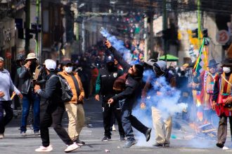 Caos en La Paz: Violentos enfrentamientos entre manifestantes y policías