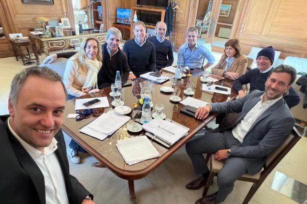 Reencuentro clave: Caputo y Menem sin Milei tras frágil tregua