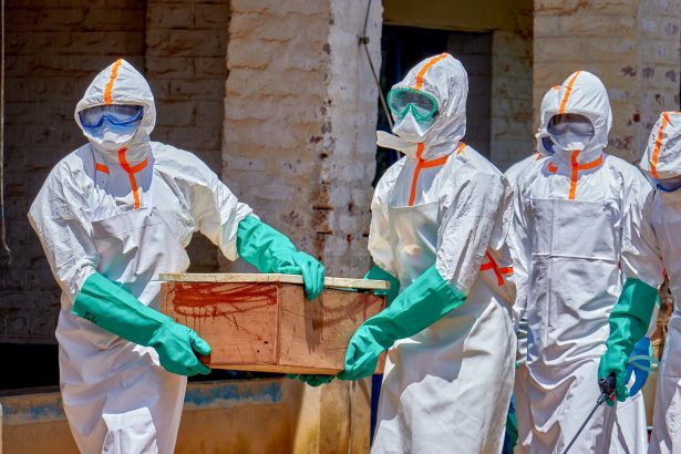 El misterio de los ataúdes: Creencias que complican el ébola en RD Congo