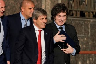 Javier Milei y Luis Caputo: Respuestas a la Inversión Extranjera