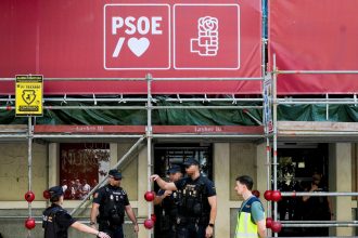 Escándalo en Madrid: Guardia Civil registra sede del PSOE mientras Sánchez apoya a Zapatero