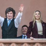 Milei Regresa: Señales Clave para Santiago Caputo y Karina Milei