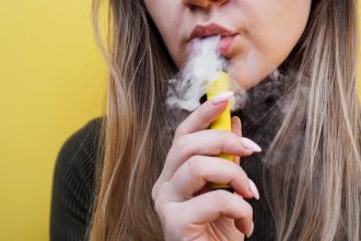 Vapeo en Argentina: Cardiólogos y pediatras advierten sobre riesgos
