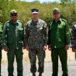 Encuentro clave en Guantánamo: Jefe militar de EE.UU. y líder cubano