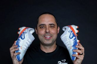 Argentino crea botines para el Mundial y reta a las grandes marcas