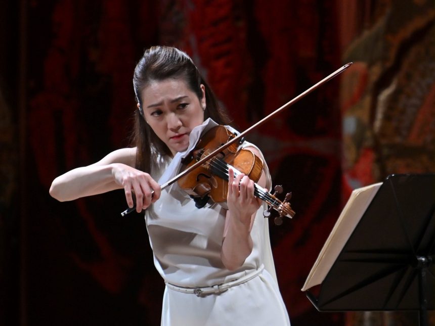 Akiko Suwanai deslumbra en el Teatro Colón con su virtuosismo