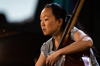 Linda Oh: La Contrabajista del Siglo XXI que Inspira con su Talento