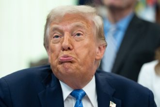 Trump lanza ataque masivo a Irán: Control total de Kharg en juego