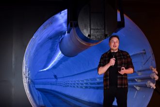 Elon Musk: El Revolucionario Silencioso del Capitalismo Moderno