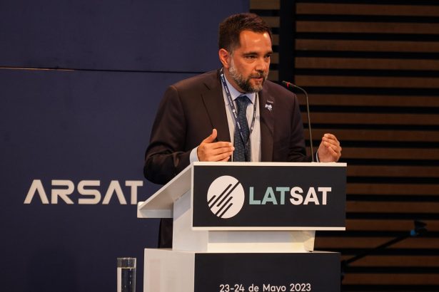 Escándalo en ARSAT: Sobres, mochilas y dinero que complican al ex titular