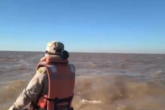 Desaparecen cinco pescadores en el Río de la Plata: Búsqueda intensa