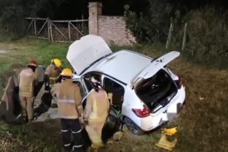 Explosión en el auto: mujer sufre graves quemaduras al cargar celular