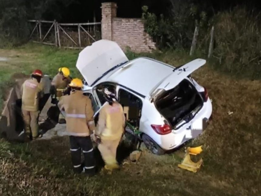 Explosión en el auto: mujer sufre graves quemaduras al cargar celular
