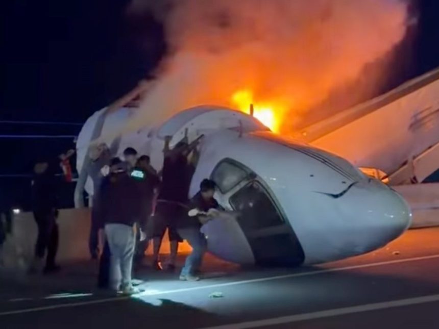 Tragedia en Texas: Avioneta se estrella en autopista, un muerto