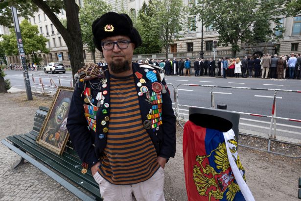 Artista ruso crítico de Putin asesinado en Polonia: rechazó protección
