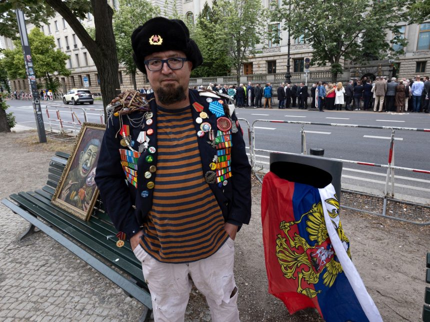 Artista ruso crítico de Putin asesinado en Polonia: rechazó protección
