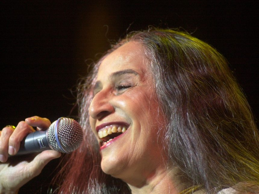 Maria Bethânia: La Voz Rebelde de la Música Brasileña Contra la Dictadura