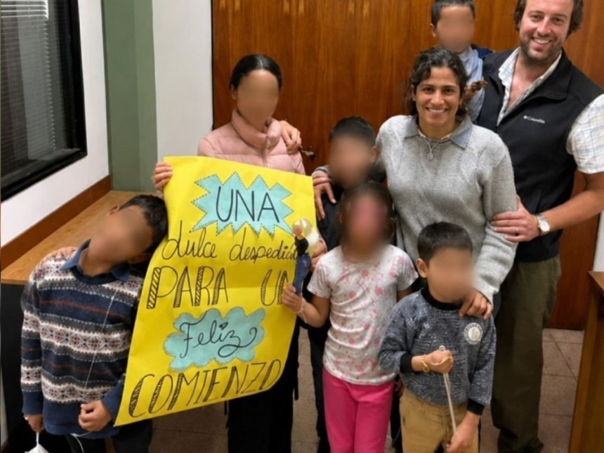 Seis Hermanitos Luchan Juntos por su Nueva Familia: Una Historia Emotiva