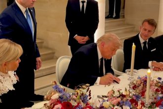 Trump y el Memorándum con Irán: Lo que Sucedió en Versalles