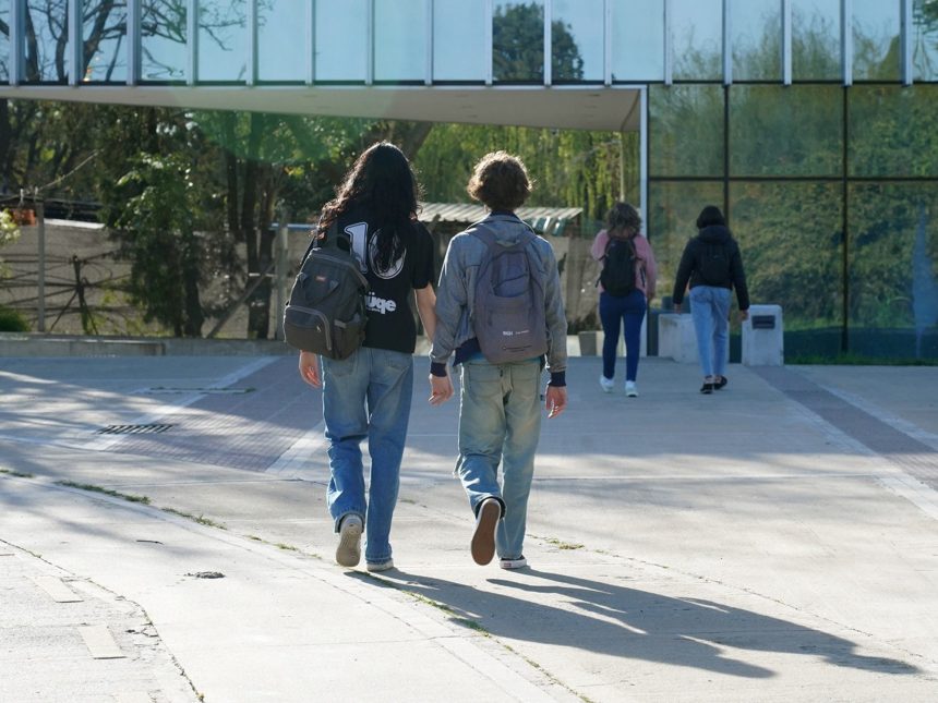 UBA se mantiene firme en medio del retroceso de universidades argentinas