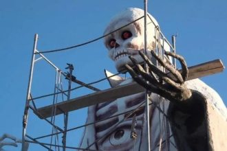 Estatua de San La Muerte de 13 metros: un misterio mortal en el barrio