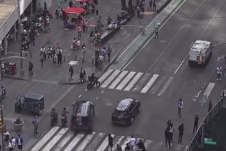Caos en Times Square: Hombre abre fuego en pleno corazón de NYC
