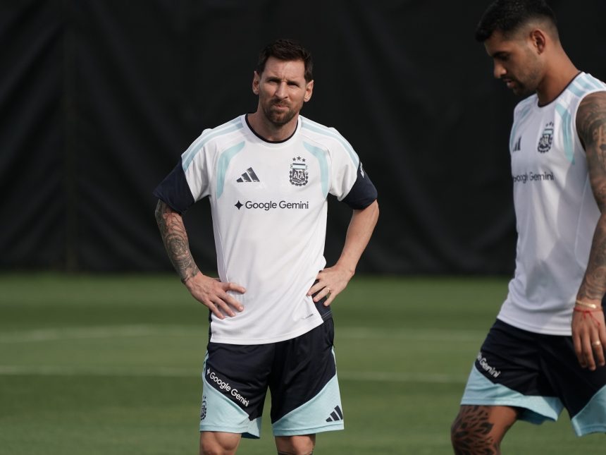 El Entrenamiento de Messi: Sonrisas y Estrategia para Austria