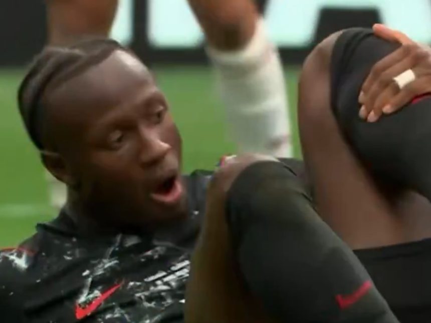 Impactante lesión de Ismaël Koné: el doloroso momento en Canadá vs Qatar