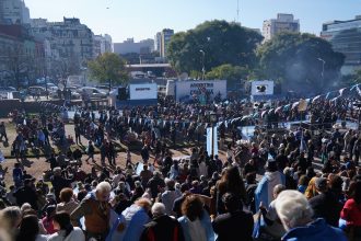 Un año de la detención de Cristina: Banderazo K en Parque Lezama