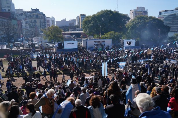 Un año de la detención de Cristina: Banderazo K en Parque Lezama