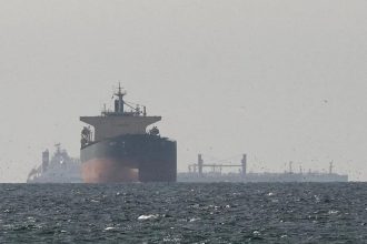 Irán cierra el Estrecho de Ormuz tras ataques israelíes en Líbano