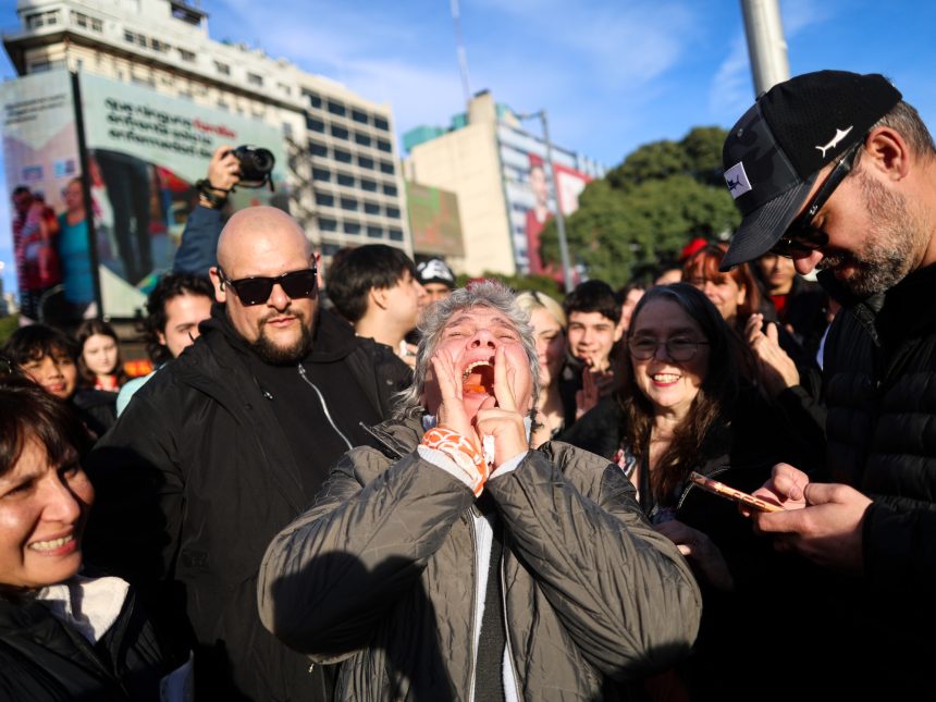 Desgarradora despedida a Gaspi en el Obelisco: lágrimas y amor