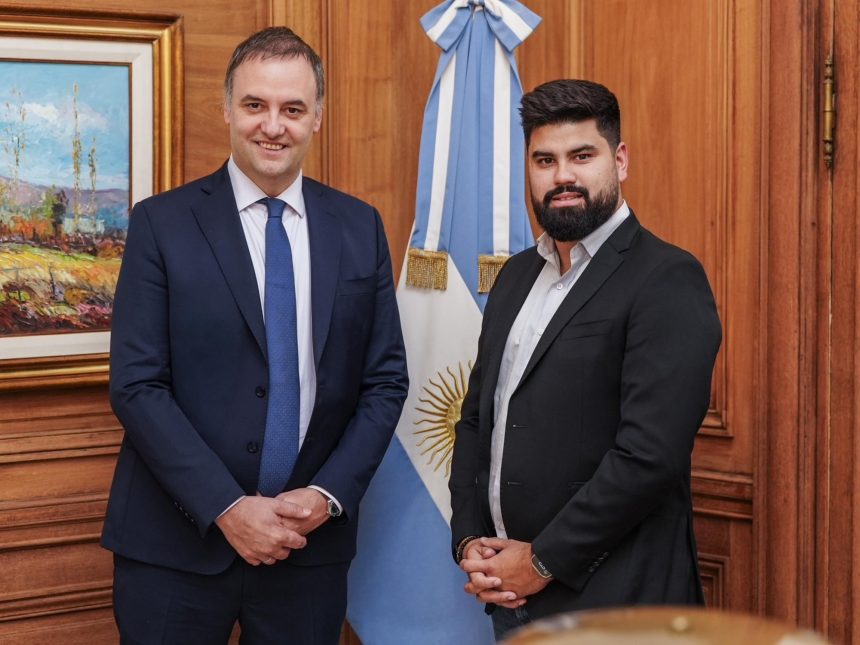 Adorni pierde a su segundo: YPF nombra nuevo director de prensa