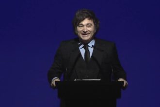 Milei en la Fundación Faro: Críticas a política y medios, y moral estatal
