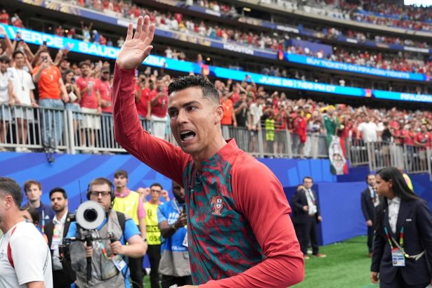 Cristiano Ronaldo deslumbra con Portugal, pero evita hablar de Messi