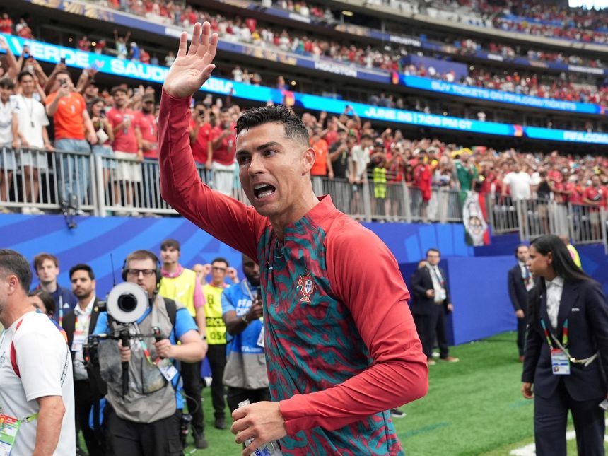 Cristiano Ronaldo deslumbra con Portugal, pero evita hablar de Messi