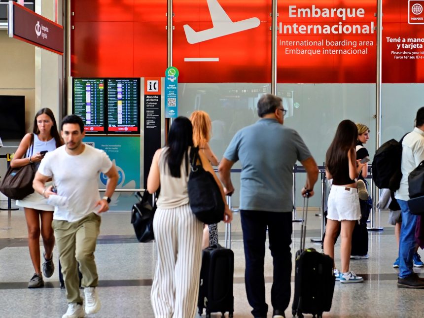 Demoras y desvíos en Aeroparque por nuevo sistema informático