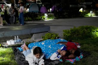 Niños solos en hospitales de Caracas: Rescate sin sus padres