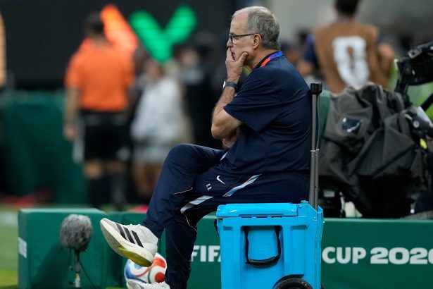 Bielsa en la cuerda floja: Uruguay eliminado del Mundial 2023
