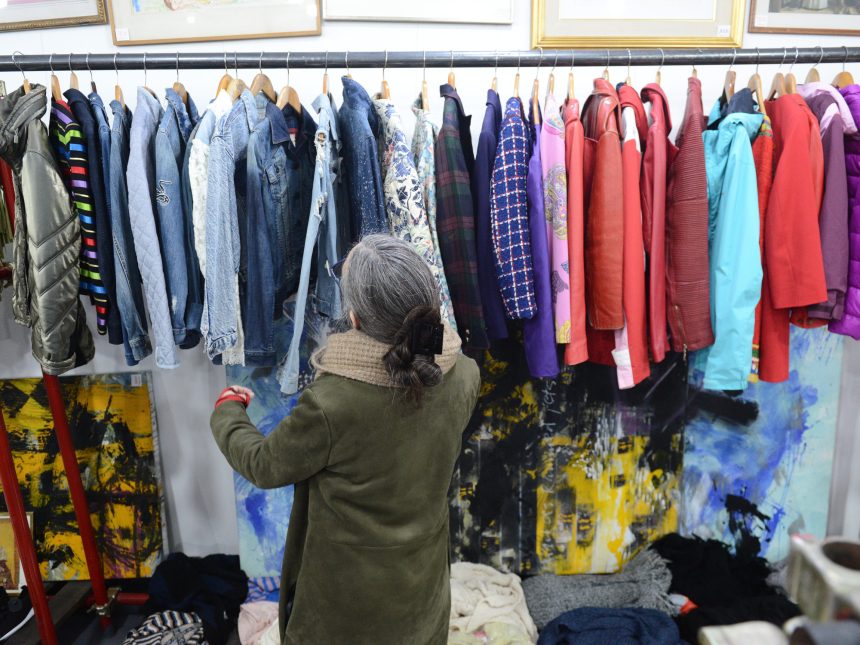 Moda Circular en Crisis: La Sorprendente Competencia de la Ropa Usada