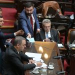 Reacciones de la Oposición: Adorni Renuncia y el Eco Anticapitalista