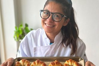 De Finanzas a Panadería: La Argentina que Vende Medialunas en la Ciudad Más Feliz