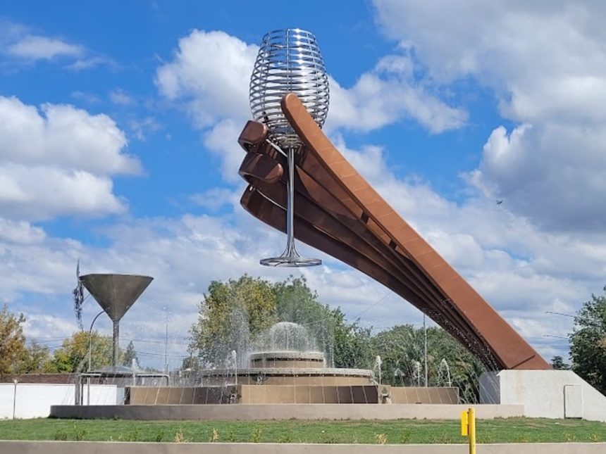 Descubre los Monumentos Más Raros y Bizarros de Argentina en Cine
