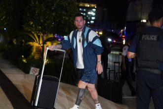 Messi se ríe a carcajadas en control de valijas del Mundial