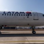 Emergencia en vuelo: avión uruguayo regresa tras incendio en motor