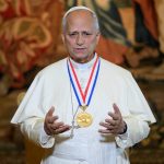 El Papa responde con firmeza a los lefebvrianos y acoge a sacerdotes