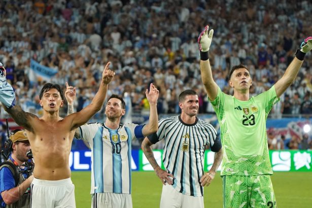 Argentina Resiste y Avanza: Cuti Romero Salva en el Mundial