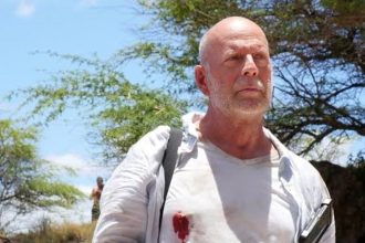 Bruce Willis, John Travolta y ‘La Máscara’: ¡Un Triángulo Explosivo!