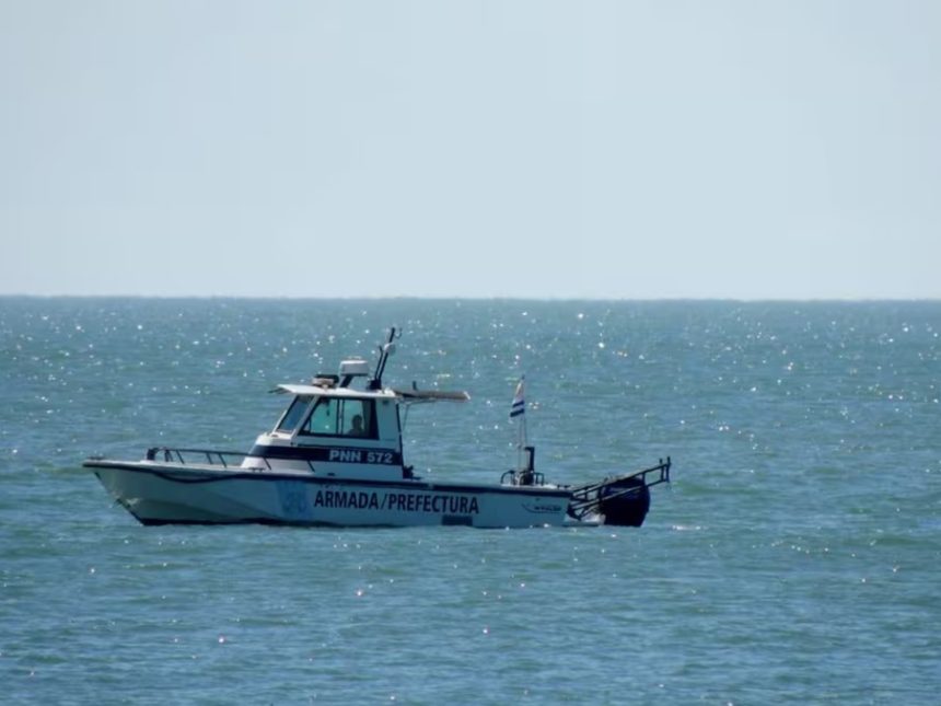 Descubren cuerpo en la costa de Uruguay: ¿es un pescador argentino?
